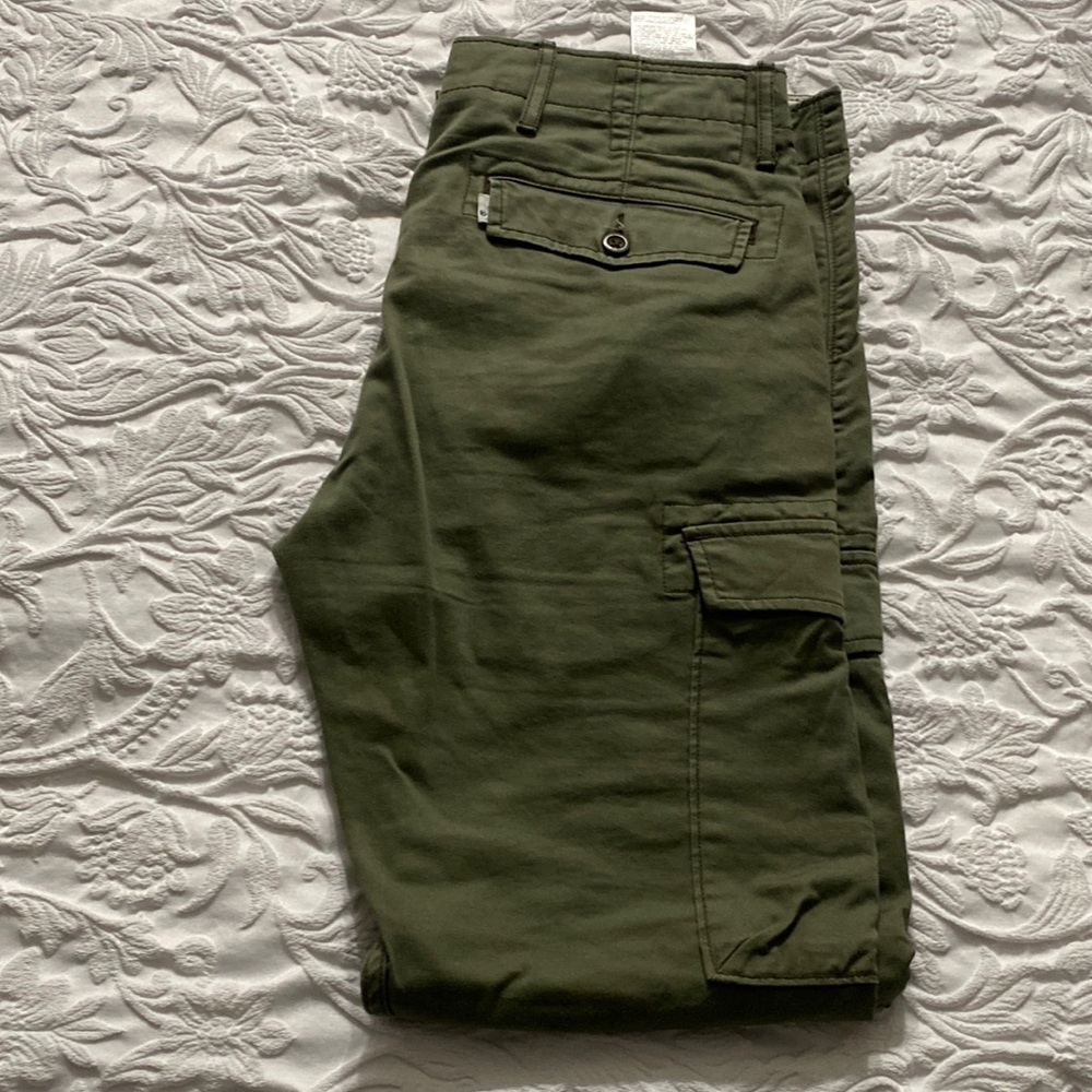 Levi’s green slim cargo pants